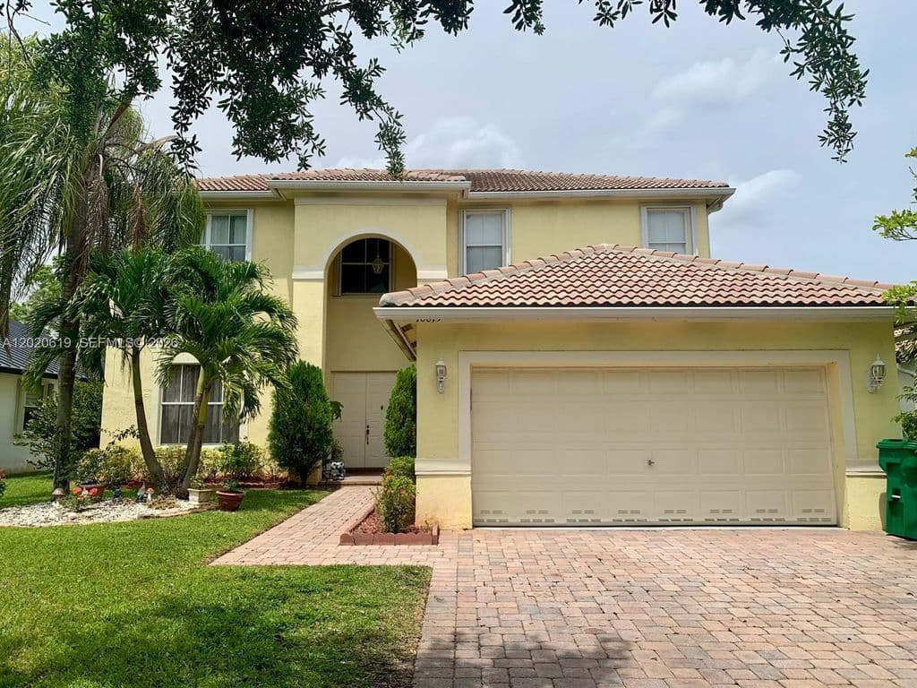 5-bedroom Single-Family Home — 18815 SW 29th St