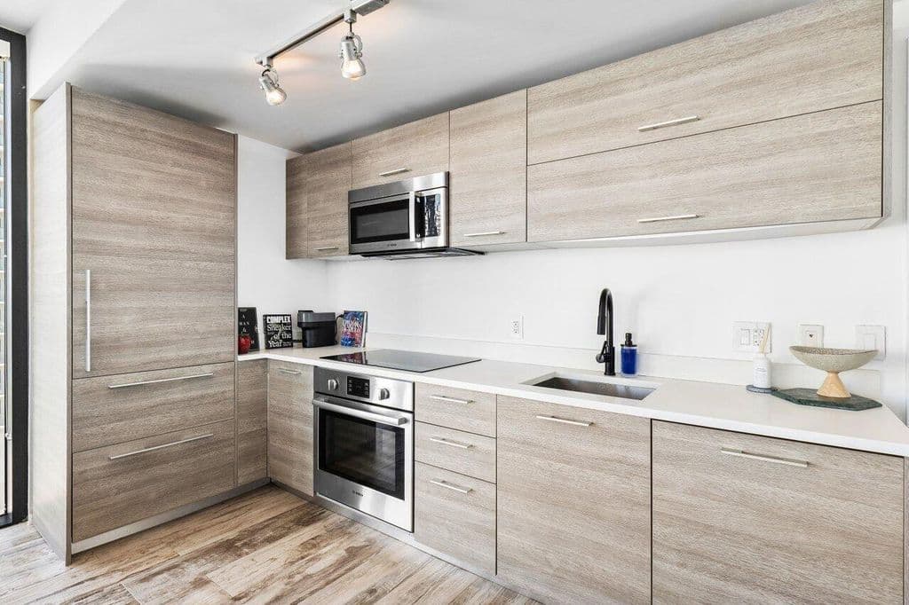 1-bedroom Condo — 650 NE 32ND Street #1508