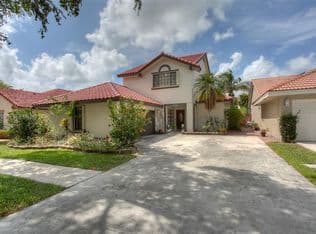 4-bedroom Single-Family Home — 9521 NW 18th Mnr, Plantation, 33322