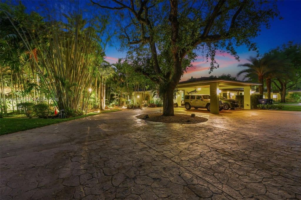 7-bedroom Single-Family Home — 9234 SW 112th St