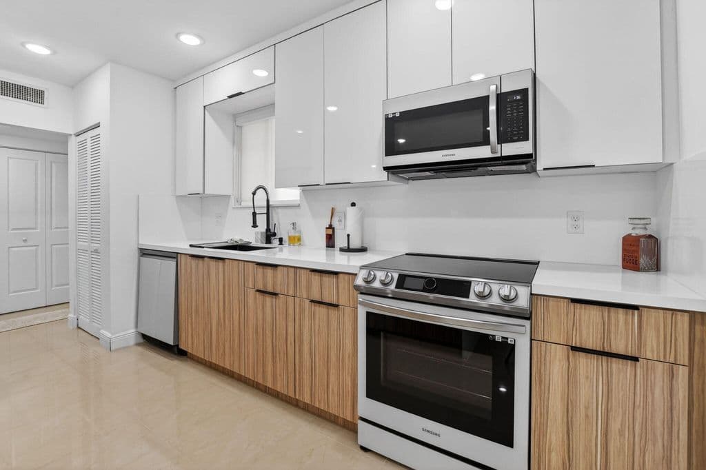 2-bedroom Condo — 6335 Longboat Lane W #E104