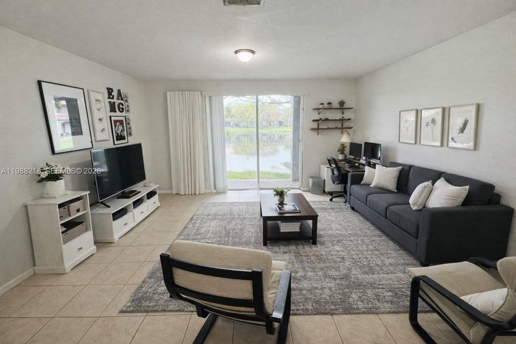 3-bedroom Property — 8225 SW 29th St #102