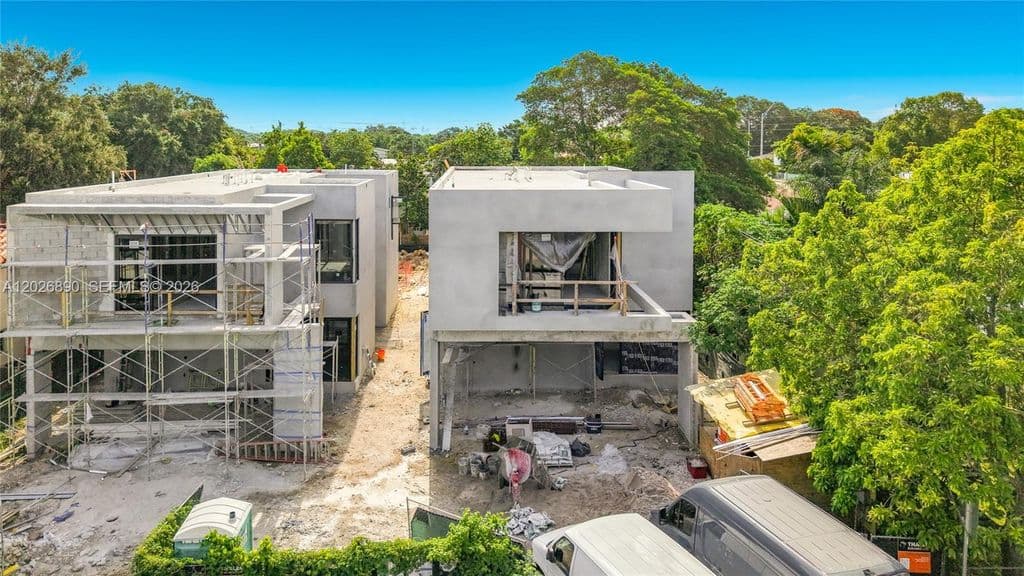 4+1 Müstakil ev — 2311 SW 61st Ave