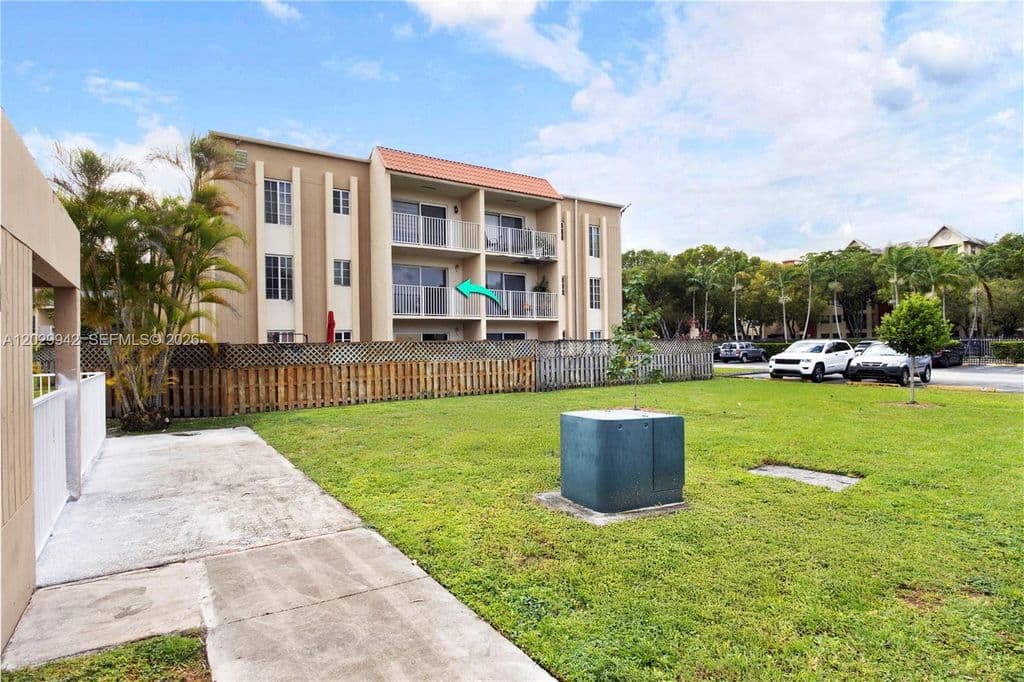 2+1 Condo — 5201 Geneva Way APT 211