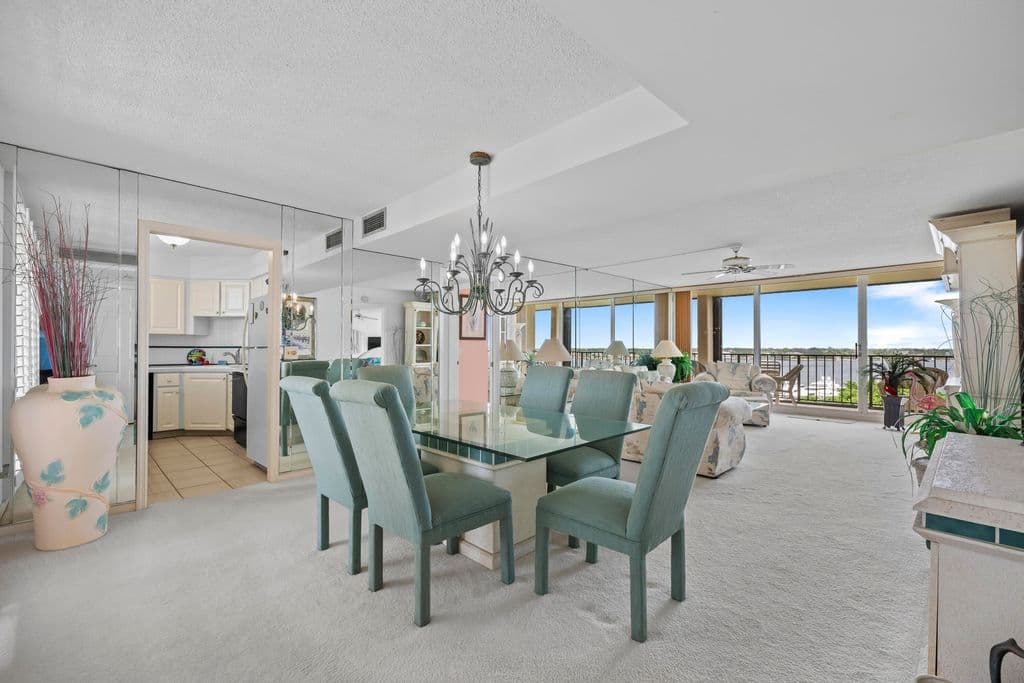 2+1 Condo — 134 Lakeshore Drive #814
