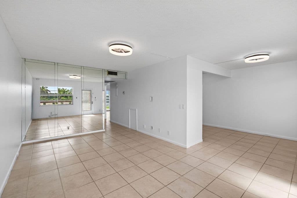2-bedroom Condo — 4028 Hythe B