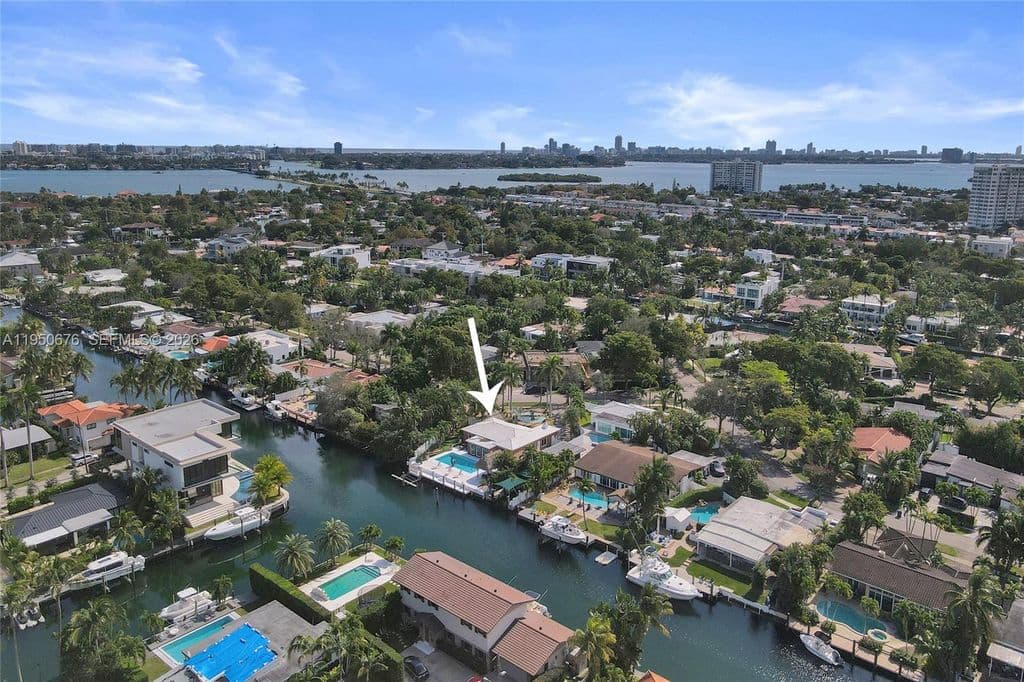 3-bedroom Single-Family Home — 1995 N Hibiscus Dr