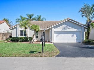 3-bedroom Single-Family Home — 15541 Dover Court, Davie, 33331