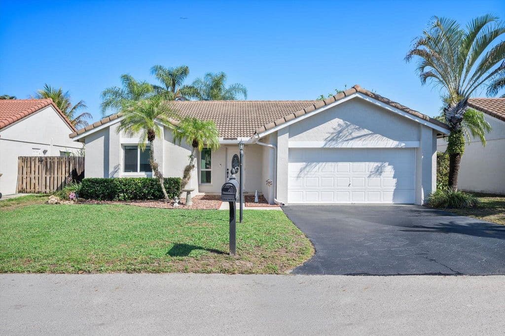 3-bedroom Single-Family Home — 15541 Dover Court