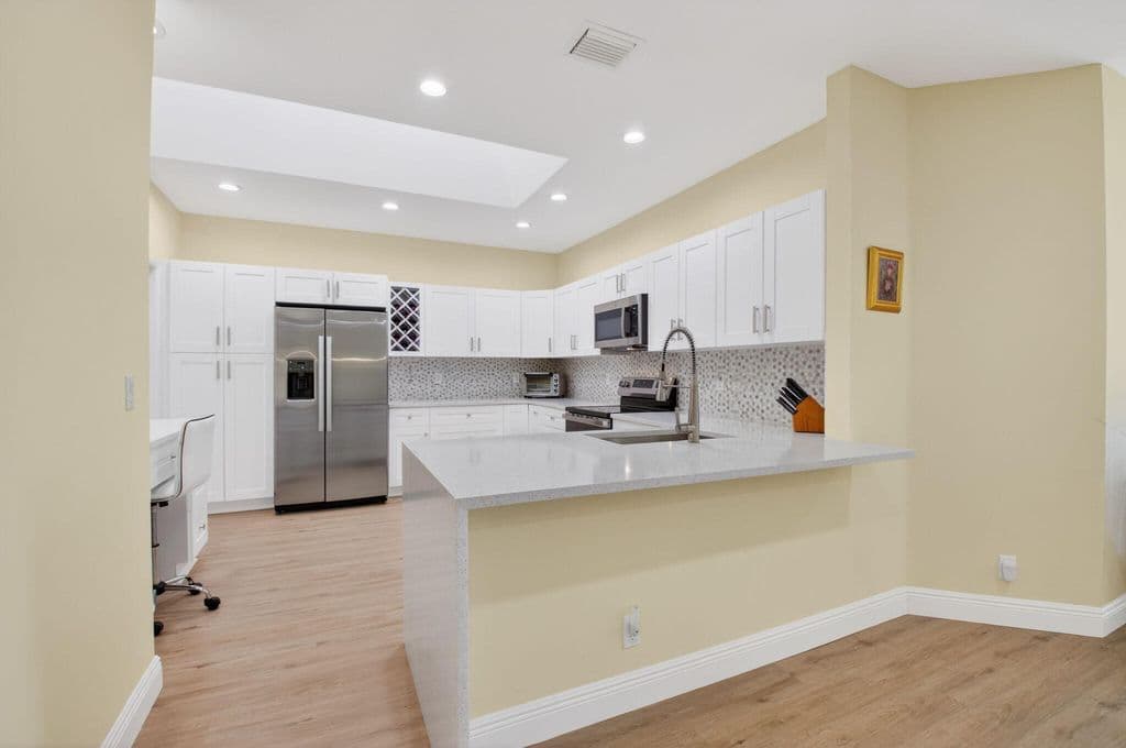 2+1 Condo — 8350 Springlake Drive
