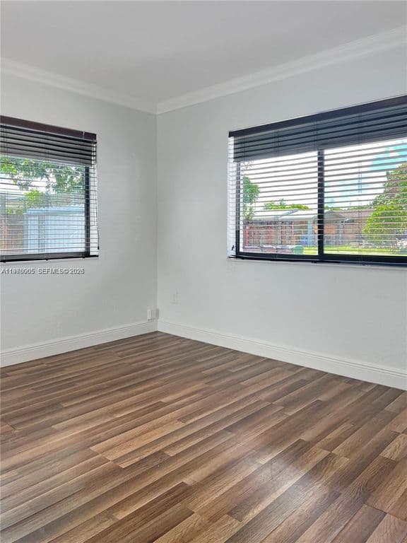 6-bedroom Single-Family Home — 221 W 31st St