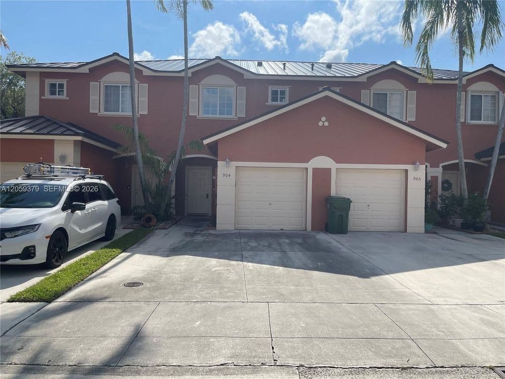 3-bedroom Property — 904 NW 100th Ave