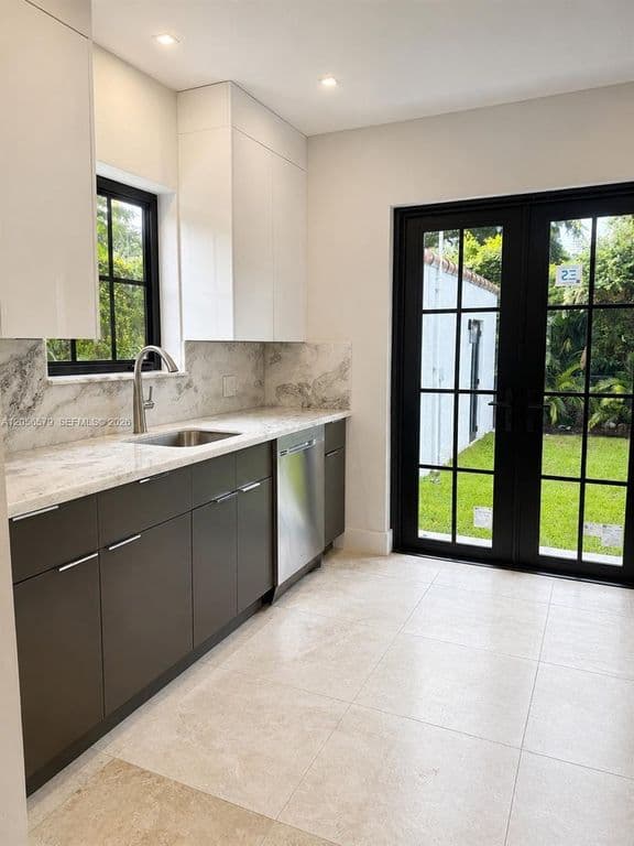 2-bedroom Single-Family Home — 1213 Aguila Ave