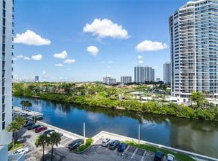 2-bedroom Condo — 20515 E Country Club Dr APT 849, Aventura, 33180