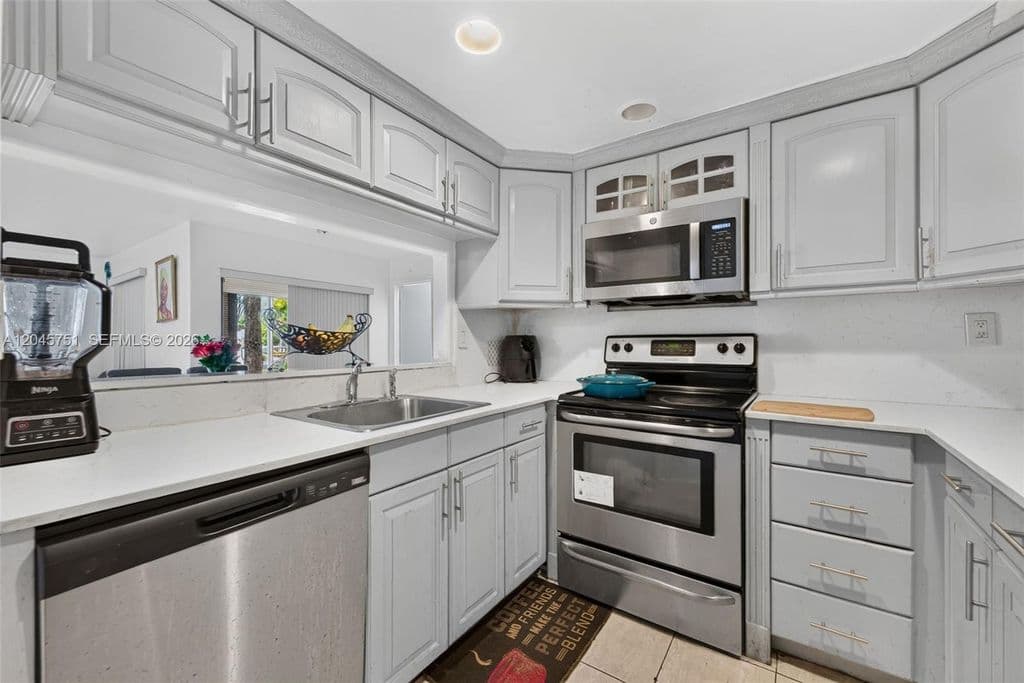 3+1 Condo — 20065 NE 3rd Ct APT 5