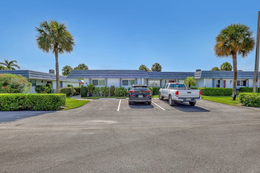 2-bedroom Condo — 2886 Fernley Drive E #5