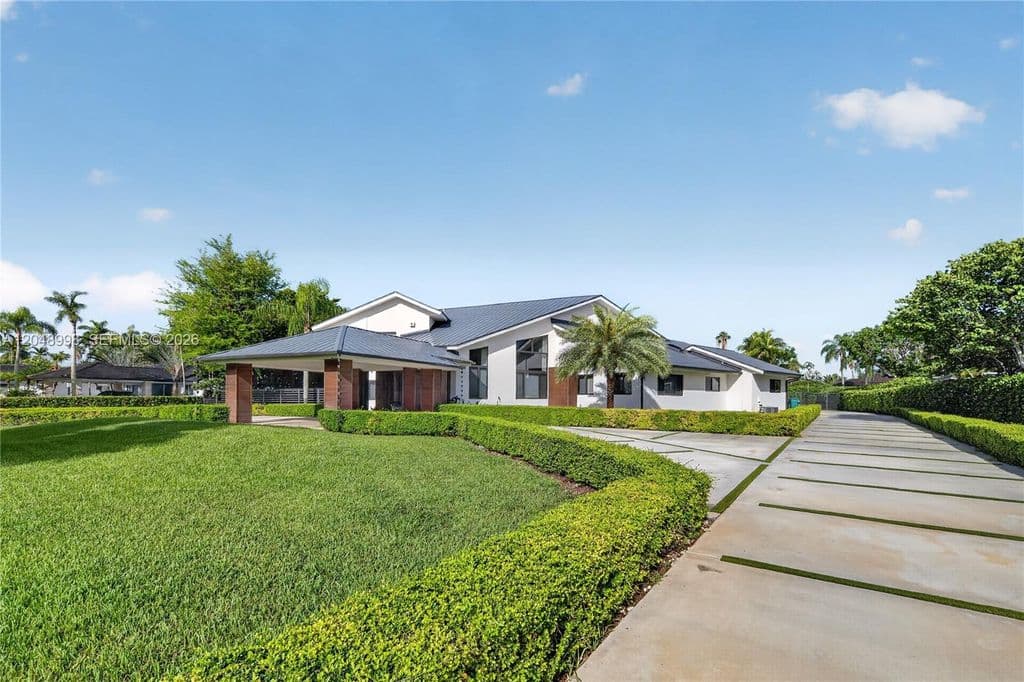 6+1 Müstakil ev — 10506 SW 89th Pl