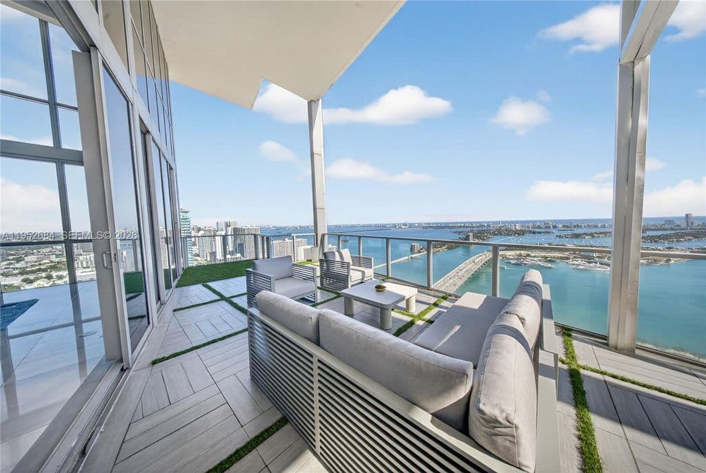 6+1 Condo — 1100 Biscayne Blvd Unit 5306