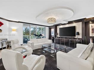 3+1 Condo — 21050 Point Pl APT 403, Aventura, 33180