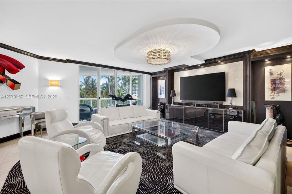 3-bedroom Condo — 21050 Point Pl APT 403