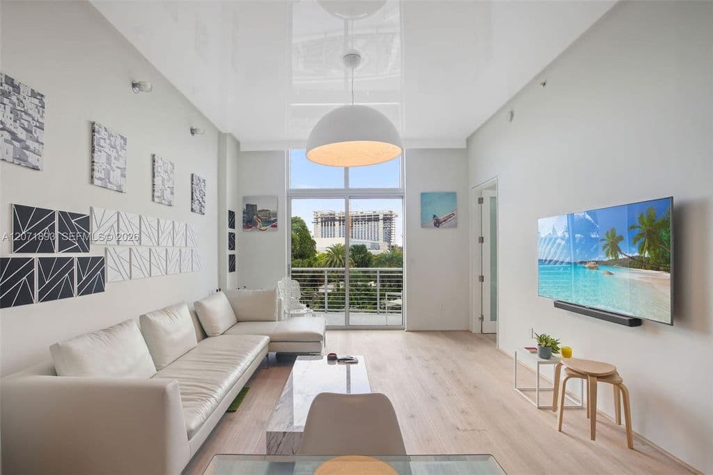 1-bedroom Condo — 2001 Meridian Ave APT 518