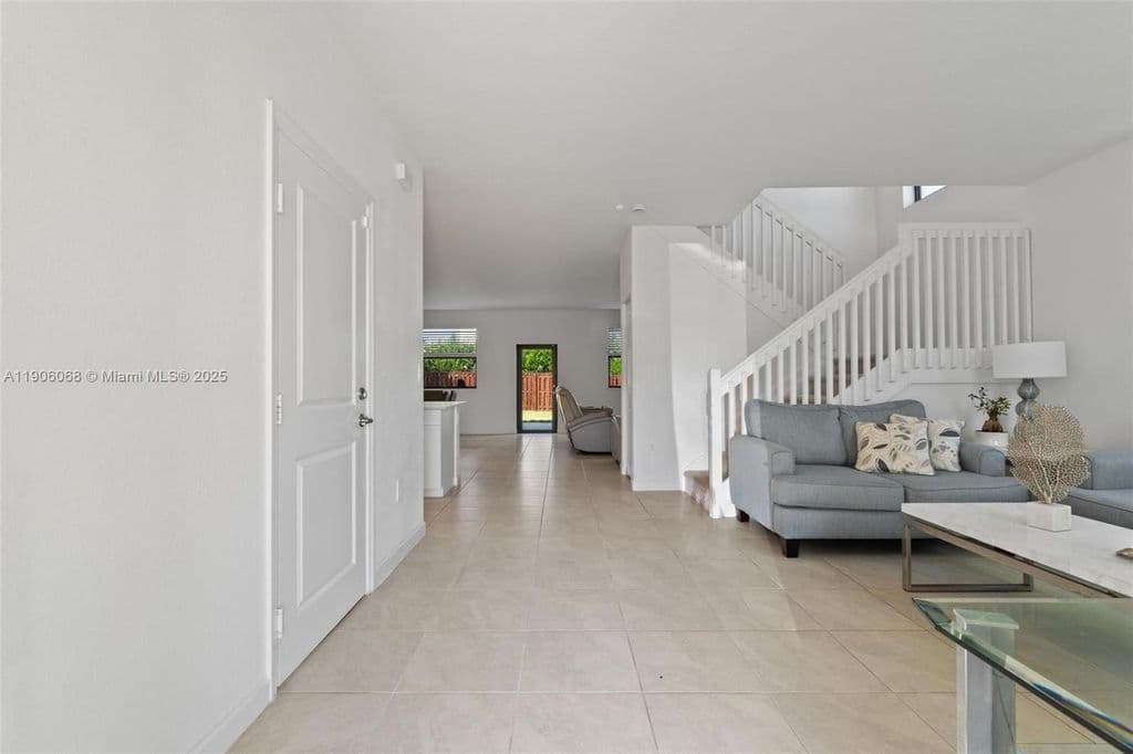 5-bedroom Single-Family Home — 11903 SW 241 St