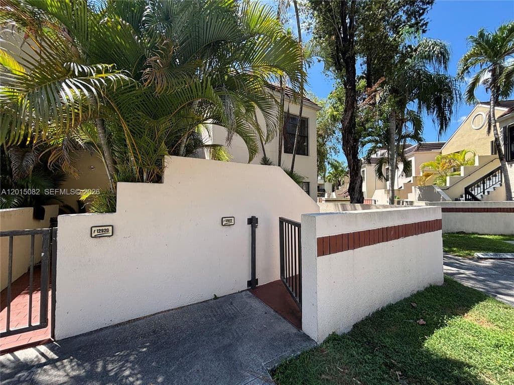 2-bedroom Condo — 12922 SW 88th Ter #B-206