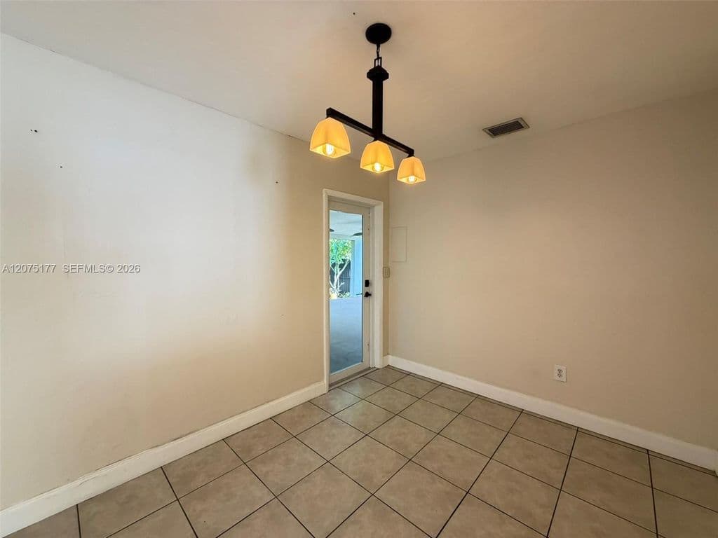 3-bedroom Single-Family Home — 4585 E 9th Ln