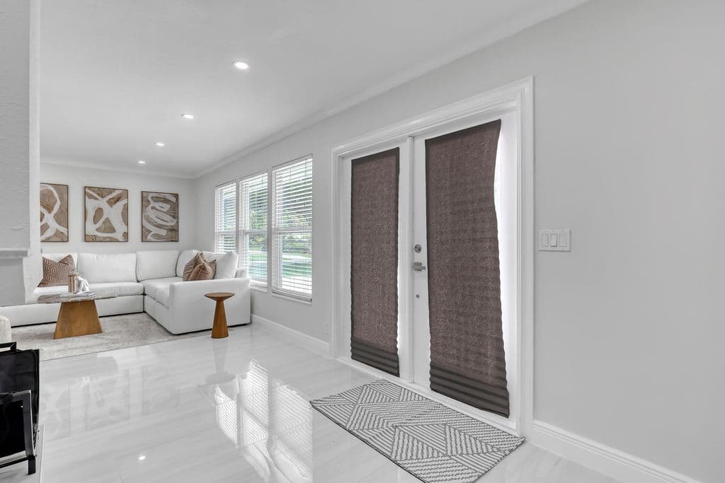 5-bedroom Single-Family Home — 6185 White Oak Court
