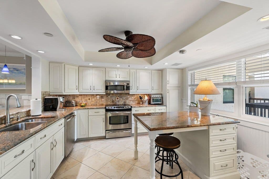 3+1 Condo — 374 Golfview Road #405