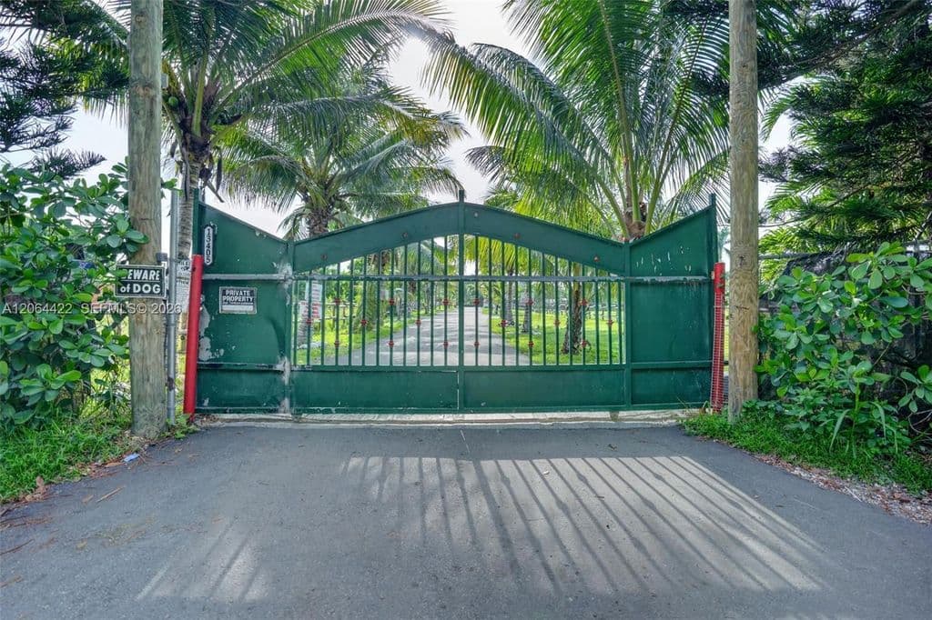 6+1 Müstakil ev — 13405 SW 199th Ave