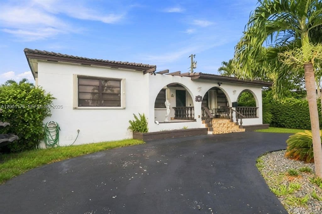 3-bedroom Single-Family Home — 30 E 36th St