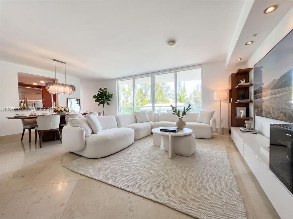 3-bedroom Condo — 19400 Turnberry Way APT 312