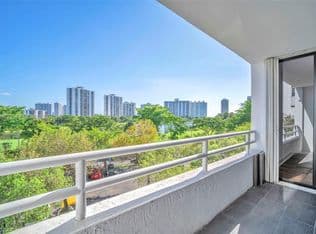 2+1 Condo — 20355 NE 34th Ct APT 421, Aventura, 33180
