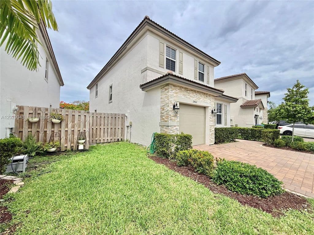 4-bedroom Single-Family Home — 2462 NW 131st Cir