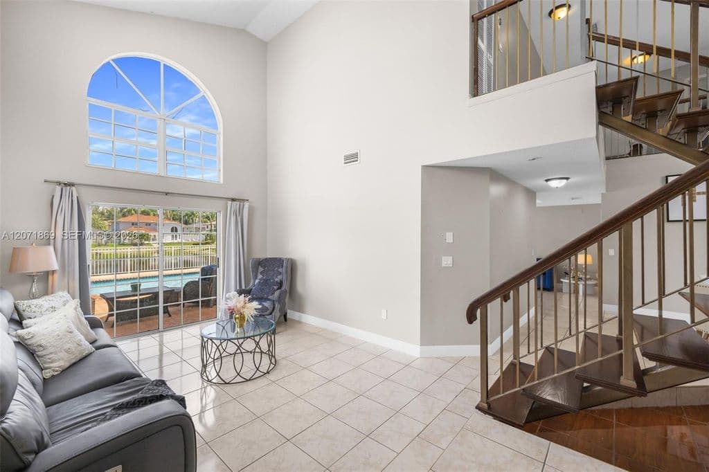 4+1 Müstakil ev — 15753 SW 43rd St