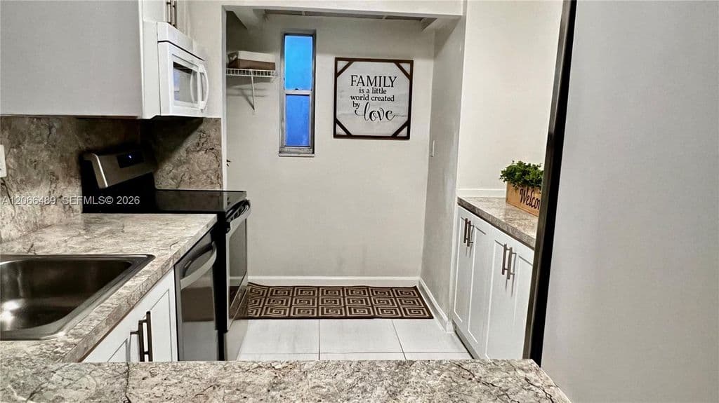 2-bedroom Condo — 8060 Fairview Dr APT 101