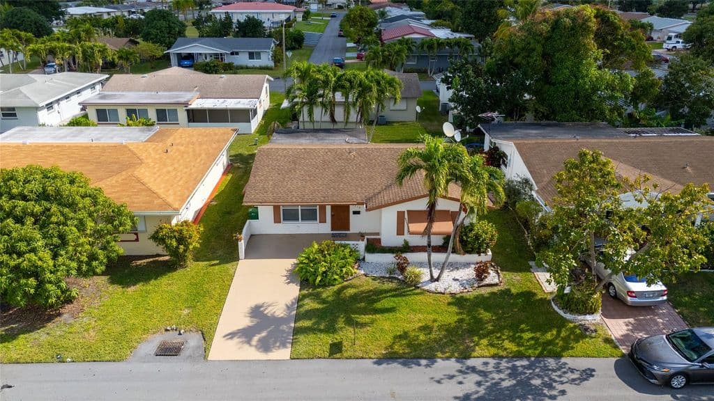 2-bedroom Single-Family Home — 5710 NW 68th Terrace