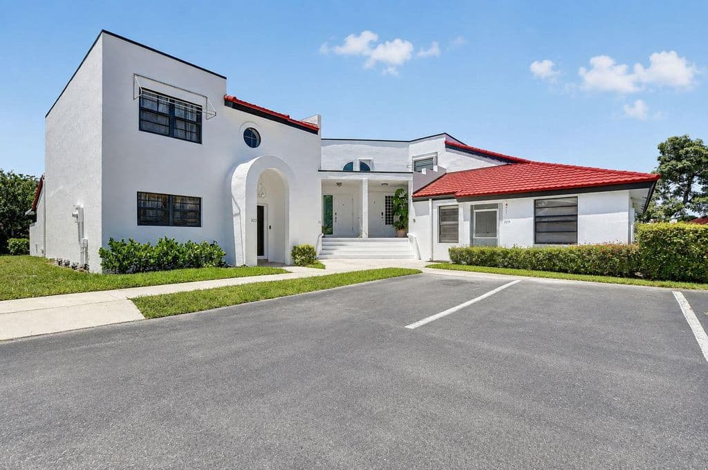 2+1 Mülk — 327 NW 36TH Avenue