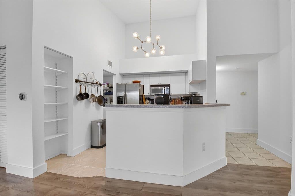 3+1 Condo — 224 Villa Circle #224