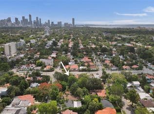 4+1 Müstakil ev — 2300 SW 22nd Ave, Miami, 33145