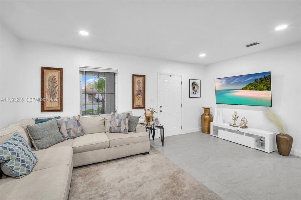 2-bedroom Single-Family Home — 14140 NE 10th Ave