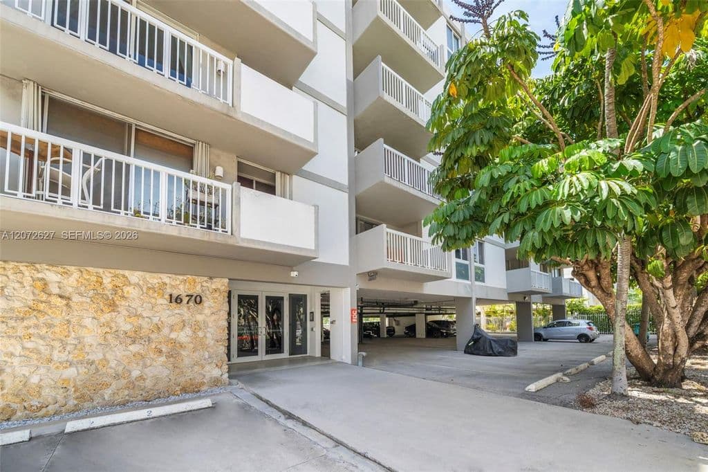 1+1 Condo — 1670 Bay Rd APT 4B