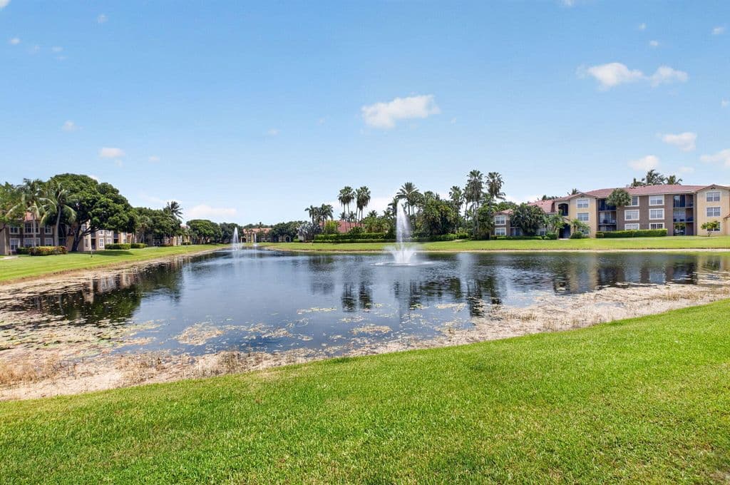 2-bedroom Condo — 15135 Michelangelo Boulevard #303