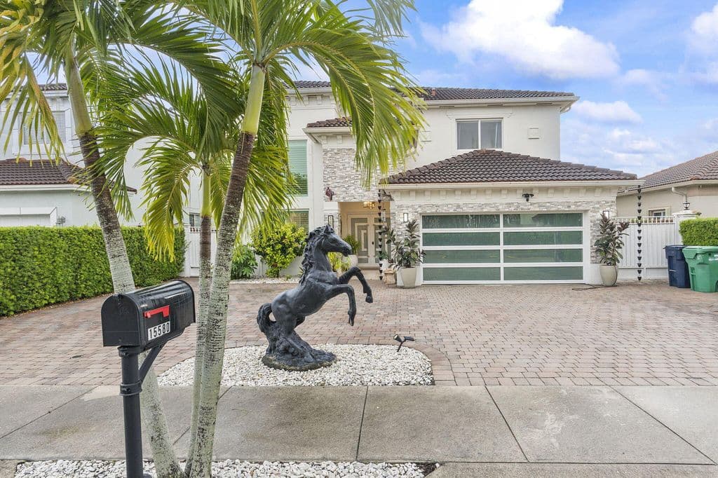 4-bedroom Single-Family Home — 15580 SW 176TH Terrace