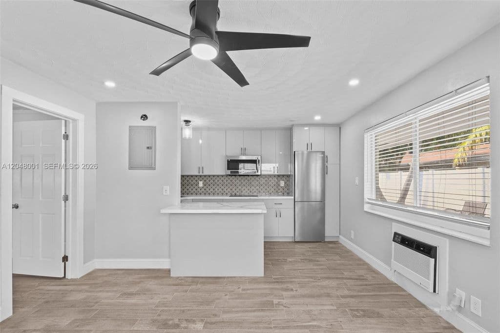 6-bedroom Property — 1634 NE 4th Pl