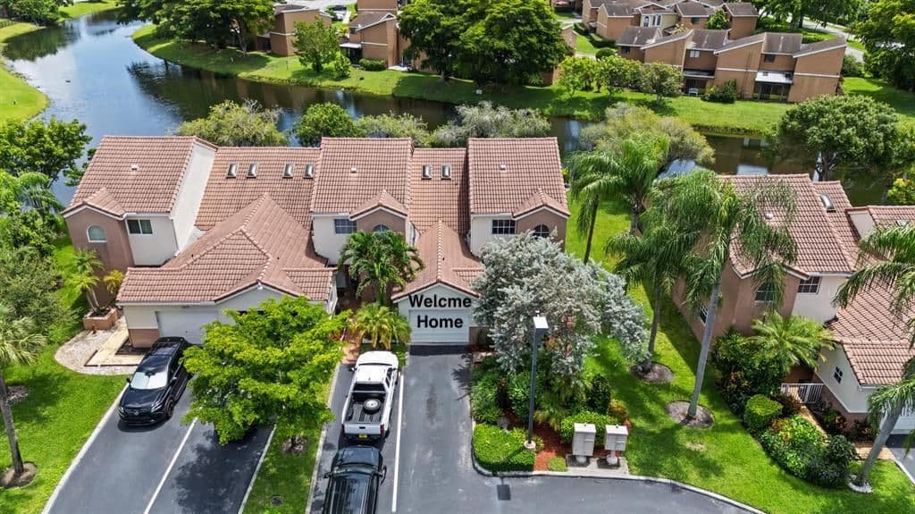 3+1 Mülk — 8211 NW 70th Street