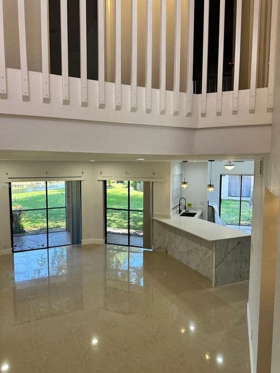 2+1 Mülk — 9177 W Sunrise Blvd