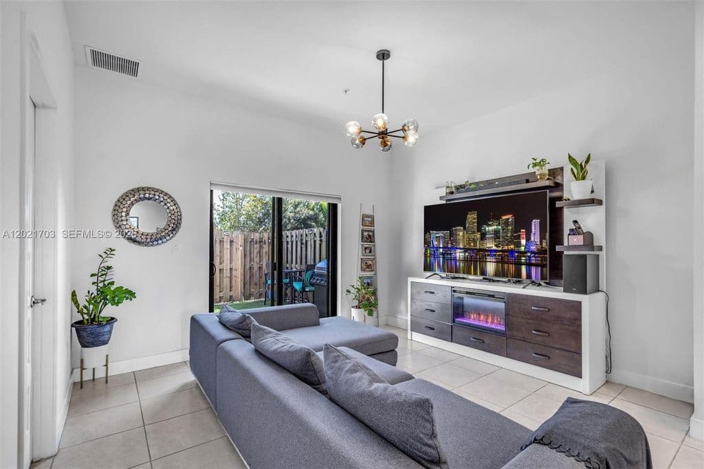 2-bedroom Condo — 8015 NW 104th Ave #3
