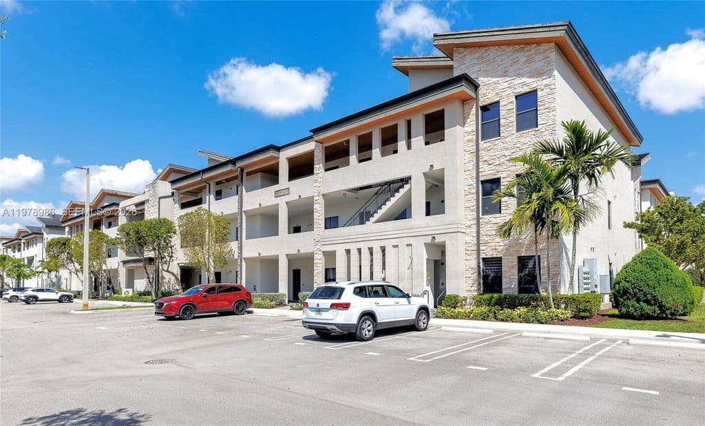 3-bedroom Condo — 7925 NW 104th Ave APT 28